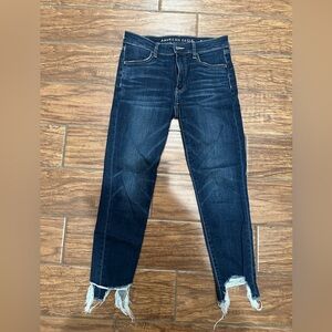 Women’s American Eagle size 6 regular cropped jeans.